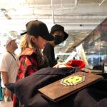 网友日本偶遇罗志祥周扬青 小两口逛街低调买买买 网友日本偶遇罗志祥周扬青 小两口逛街低调买买买