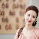 张萌为贾玲新电影打call 让其票房破40亿再胖回来 张萌为贾玲新电影打call 让其票房破40亿再胖回来