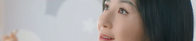 谢娜挺孕肚拍广告 化精致妆容气质更温婉 谢娜挺孕肚拍广告 化精致妆容气质更温婉