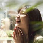 方季惟推新歌忆已逝母亲 MV用绘画手法呈现静与美 方季惟推新歌忆已逝母亲 MV用绘画手法呈现静与美